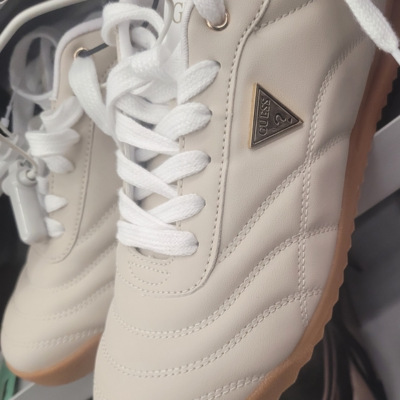 Guess Off-White Sneakers with Gum Sole - Picture 1 of 2